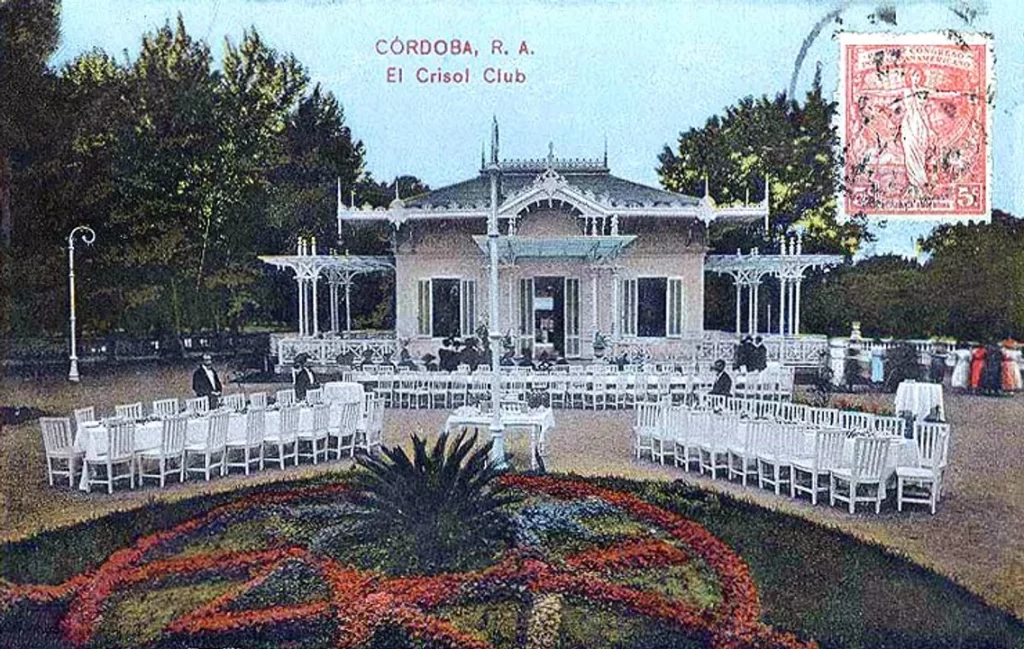 Crisol Club, un centro social de la aristocracia cordobesa, enclavado en el Parque Sarmiento