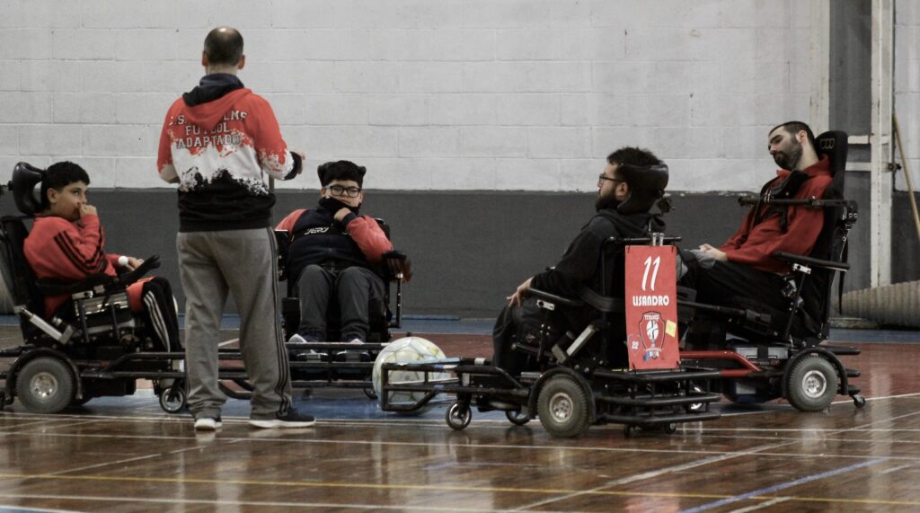 Entrenamiento de «Los Titanes» en el Polo Deportivo Kempes