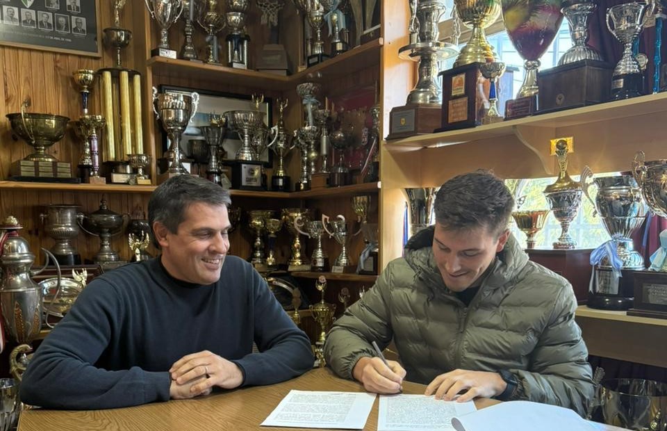 Santiago Ferreyra llega a la Asociación Deportiva Atenas