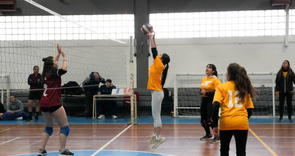 Córdoba Juega: avanzan los zonales de vóley y están los clasificados al Regional