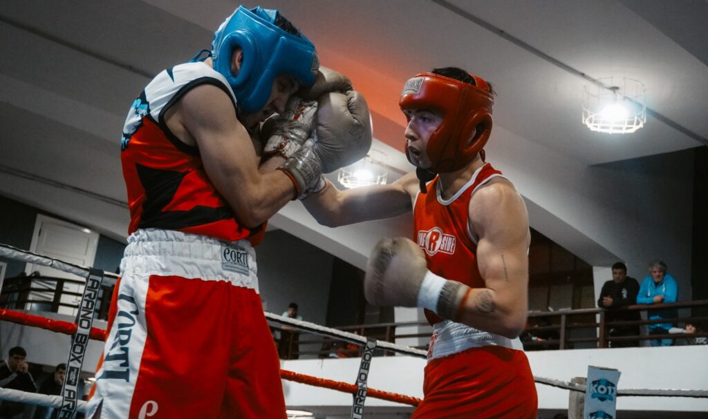 Velada de Boxeo en el gimnasio del Centro 11 de Río Cuarto