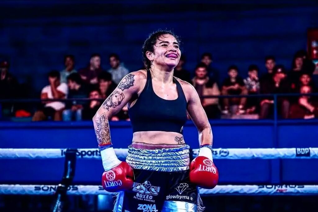 Triunfo de Leonela «la Mono» Sánchez en la Federación Argentina de Box
