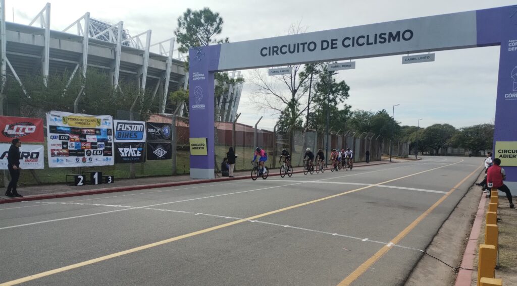 Gran Premio ciclístico «Carlos Cingolani» en el circuito del Mario Kempes
