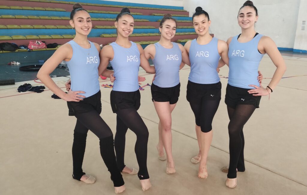El equipo senior de gimnasia rítmica de Argentina rumbo al Mundial de Río de Janeiro
