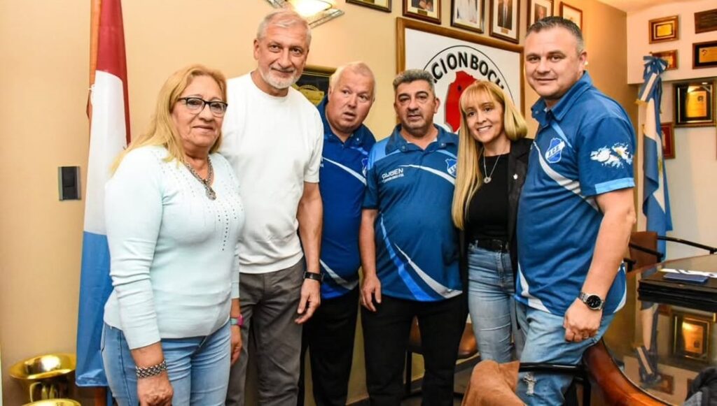 La Municipalidad entregó apoyo económico a clubes de bochas, hockey y rugby de la ciudad