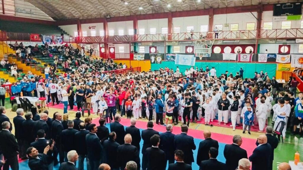 Multitudinario Torneo Argentino de Karate en las instalaciones del Polideportivo Carlos Cerutti