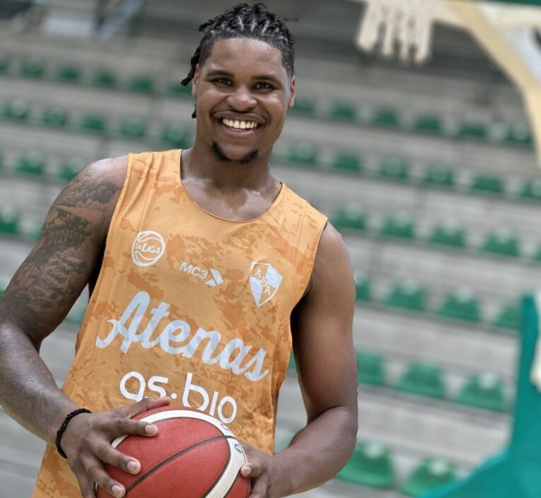 Atenas entrenó con todos sus integrantes pensando en su debut en la Liga Nacional
