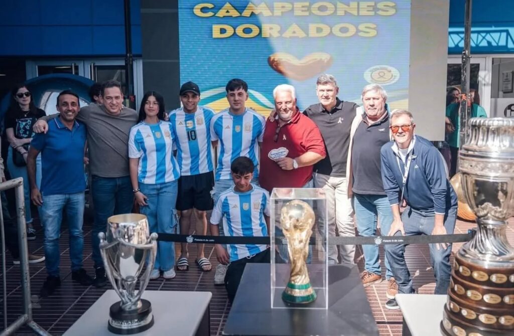 Grata visita recibieron niños internados en el Hospital Santísima Trinidad y en el Infantil Municipal