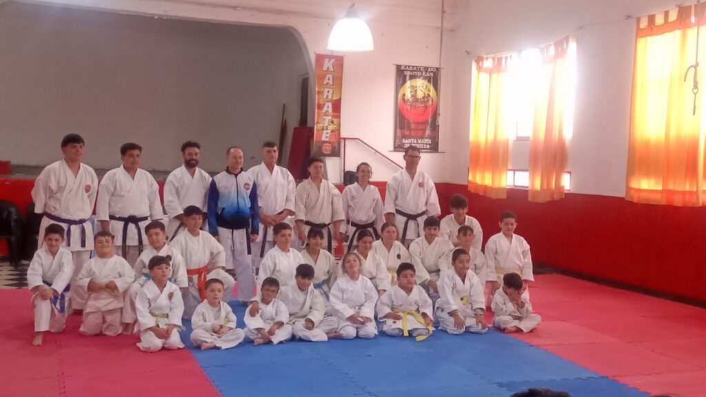 Deportistas de Escuelas de la Federación Cordobesa de Karate participarán en el Nacional en Venado Tuerto