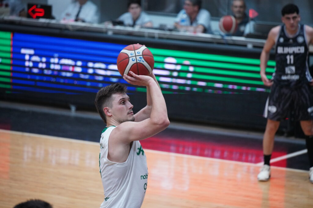 Gran victoria de Atenas en La Banda