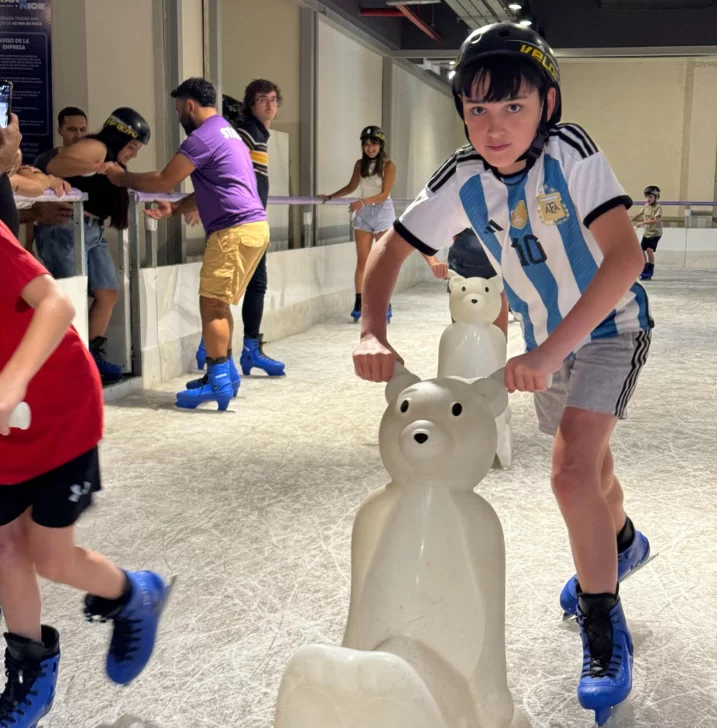 Córdoba vuelve a tener una pista de patinaje sobre hielo