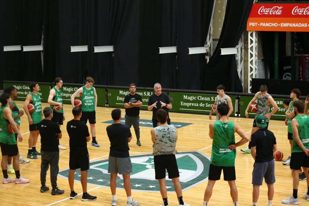 Mario Milanesio asumió como entrenador interino de Atenas