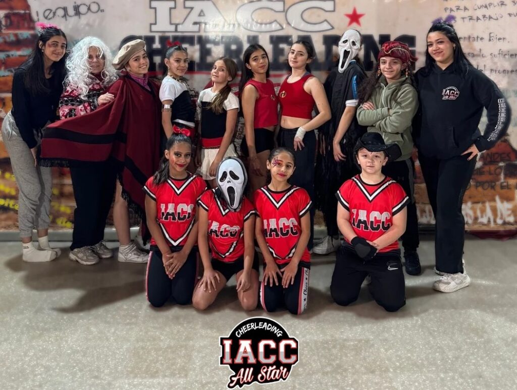 El I.A.C.C. Cheerleading tuvo una clase diferente llena de diversión y disfraces