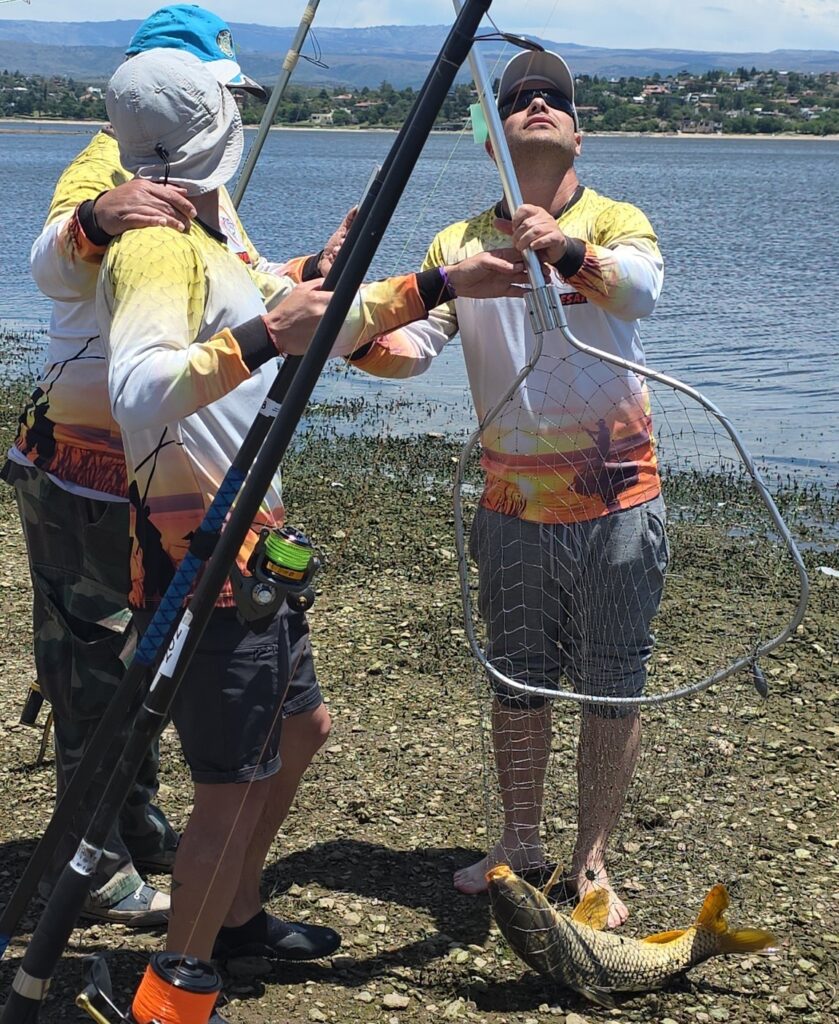 Gran Concurso de Pesca en la costanera carlospacense