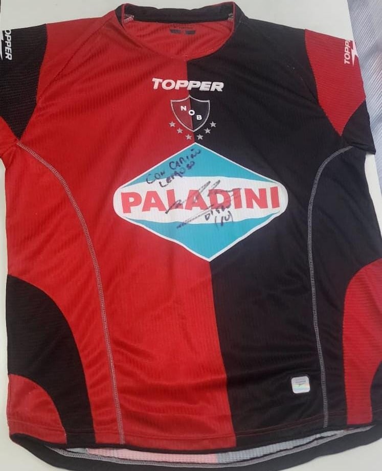 La Policía de Córdoba recuperó la camiseta autografiada por Diego Armando Maradona