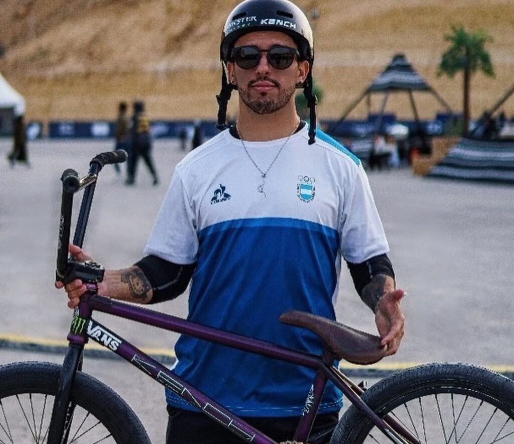 Maligno Torres se presenta en el Mundial de BMX en Arabia Saudita