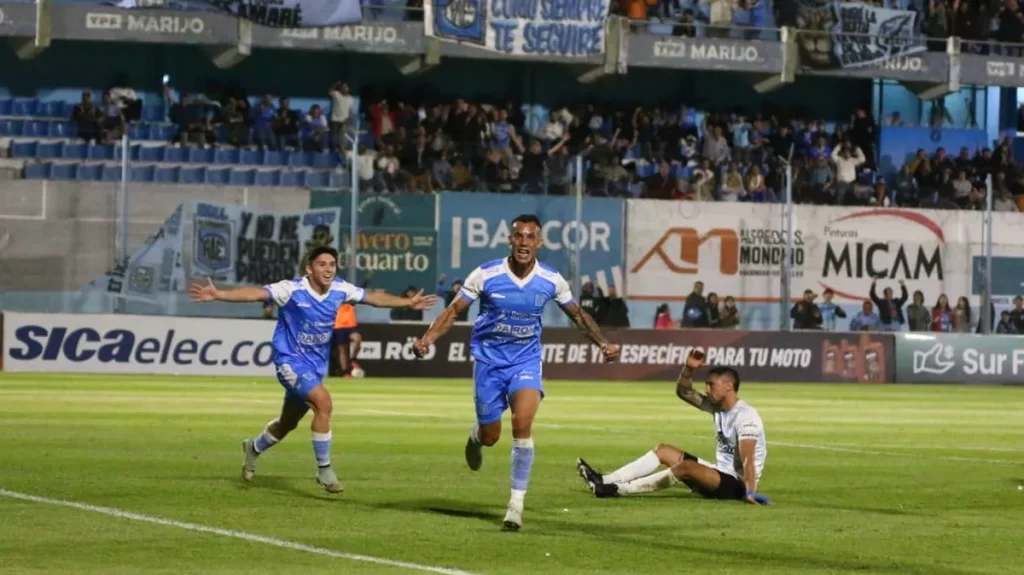 Estudiantes de Río Cuarto es el primer semifinalista del Reducido de la Primera Nacional
