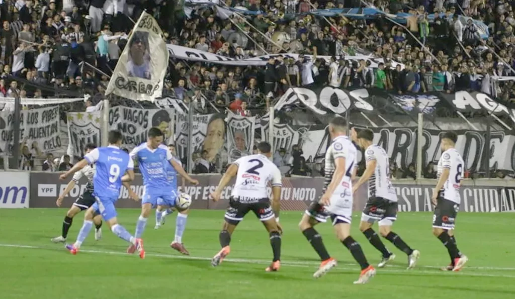 Estudiantes no pudo en Caseros y ahora espera el duelo de local