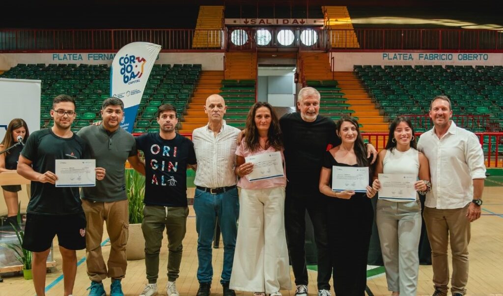 Entrega de certificados de los Cursos 2025 dictados por Deportes y Recreación de la Municipalidad