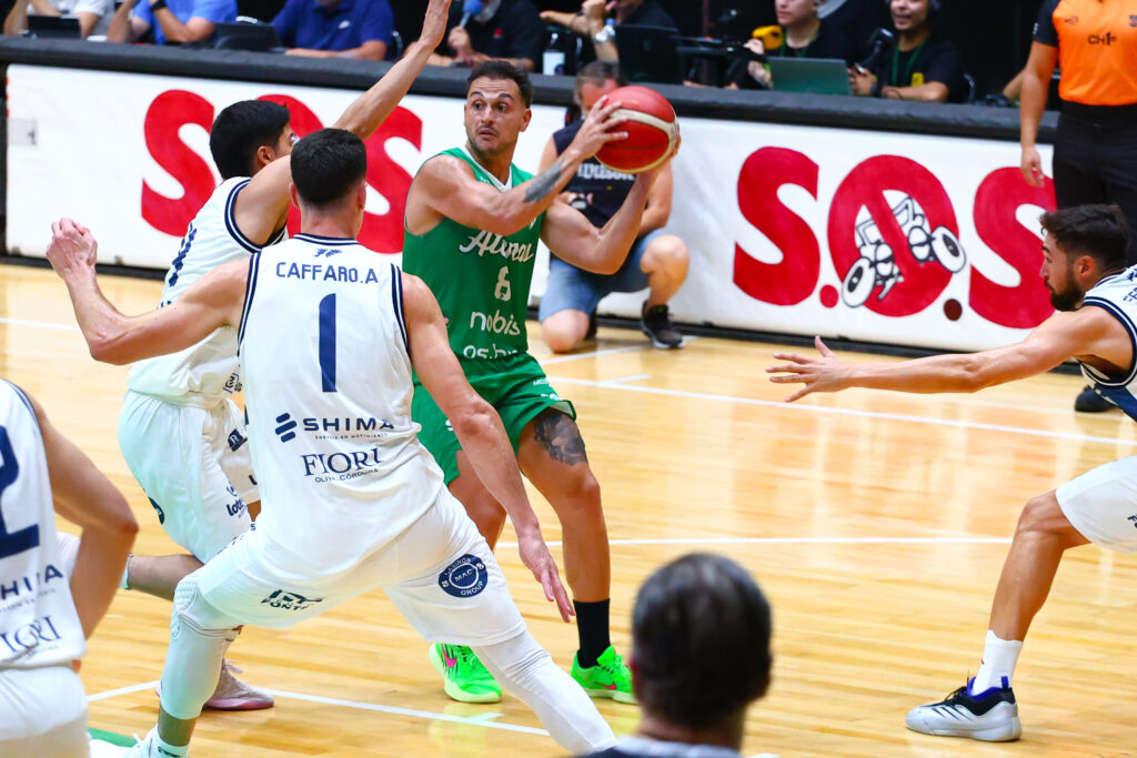 Atenas volvió a perder de local