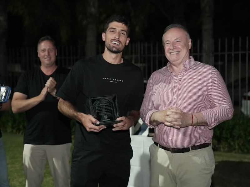 Pedro Cachín fue homenajeado en el Sport Social Club de Villa María