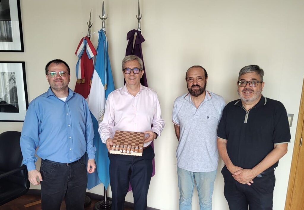Autoridades de la Federación de Ajedrez se reunieron con el Rector de la UNC