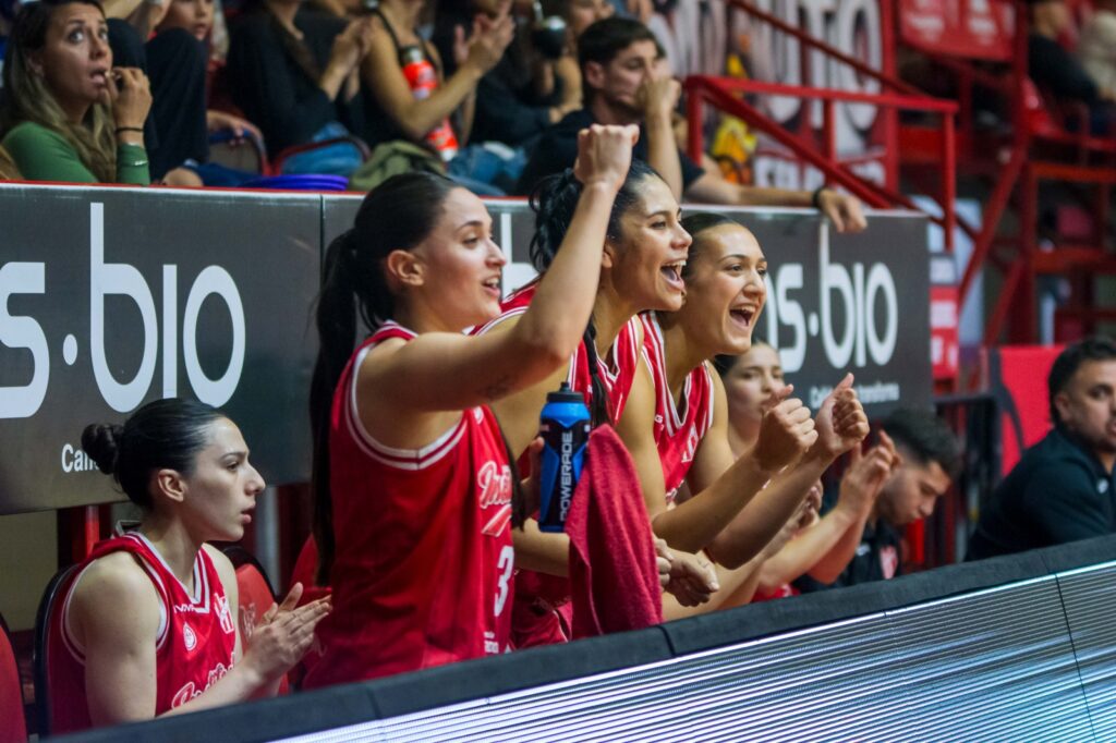 Las Gloriosas dominaron a Hindú y ya piensan en las semifinales