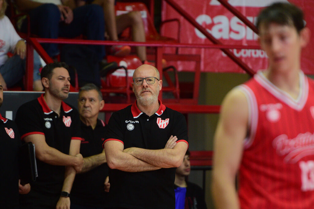 Diego Vadell dejó de ser el entrenador de Instituto