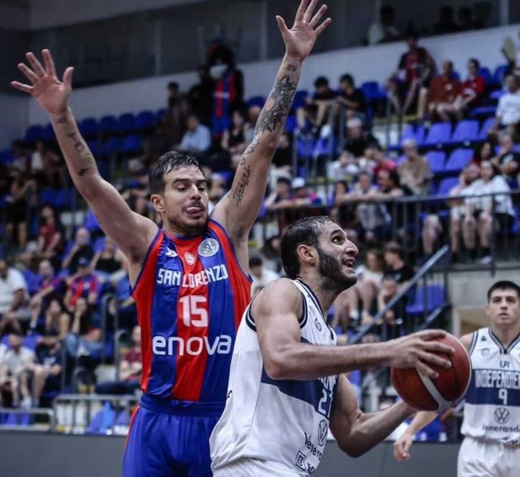 Independiente de Oliva le ganó a San Lorenzo en el Polideportivo Roberto Pando
