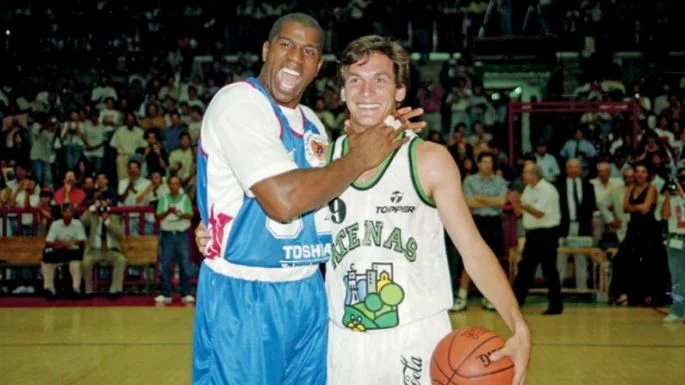 Hace 32 años, Magic Johnson visitaba Córdoba