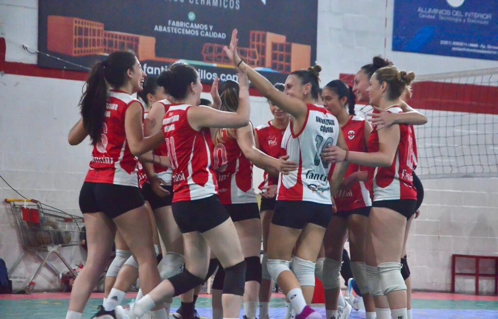 Universitario se prepara para la Liga Nacional Femenina de Vóley