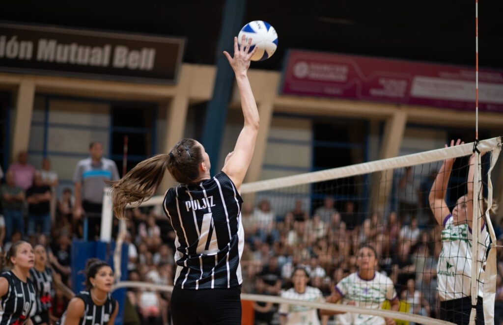 Bell Vóley cerró un fin de semana perfecto y es líder de la Liga Femenina