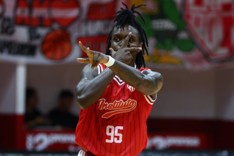 Instituto apabulló a Argentino de Junín