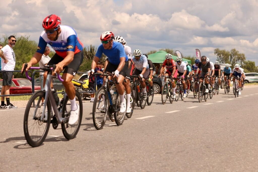 Cruz del Eje vivió un evento histórico para el Ciclismo