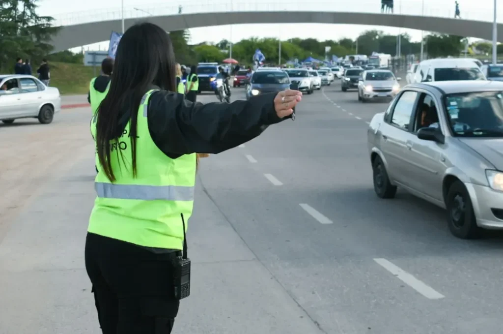 Operativos de seguridad para los partidos que deben jugar Talleres e Instituto