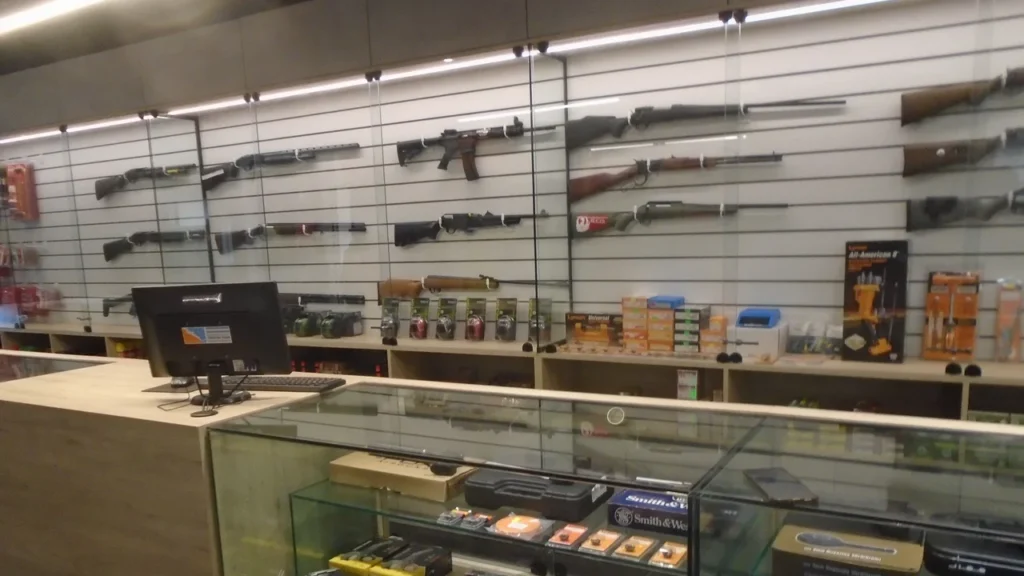 La armería del Tiro Federal Córdoba siempre debidamente abastecida para los tiradores