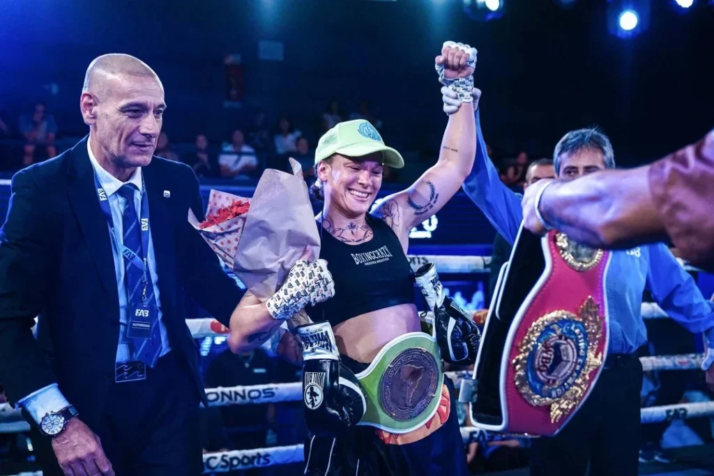 María Inés “Dinamita” Ferreyra recuperó el título Sudamericano del Peso Ligero