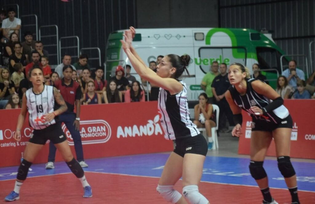 El Atlético Bell comenzó los cuartos de final de la Liga Argentina Femenina de Vóley con triunfo