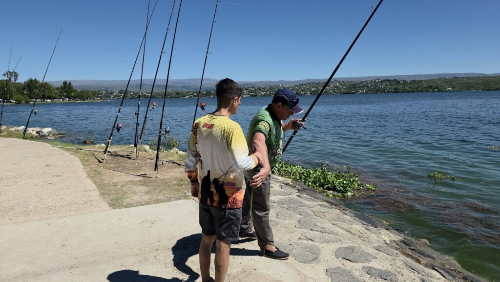Unión de Huerta Grande celebró su concurso de pesca en las costas del Lago San Roque