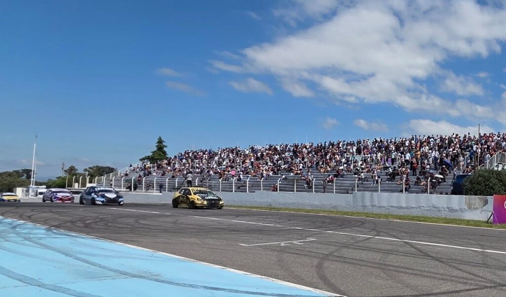 Agustín Canapino logró la victoria en la 2ª fecha del Campeonato de TN en el Oscar Cabalén