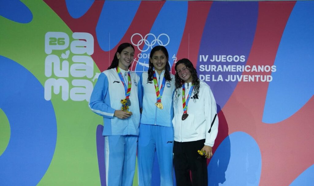 Malena Santillán medalla de plata en los 800 metros libre en los Juegos Sudamericanos en Panamá