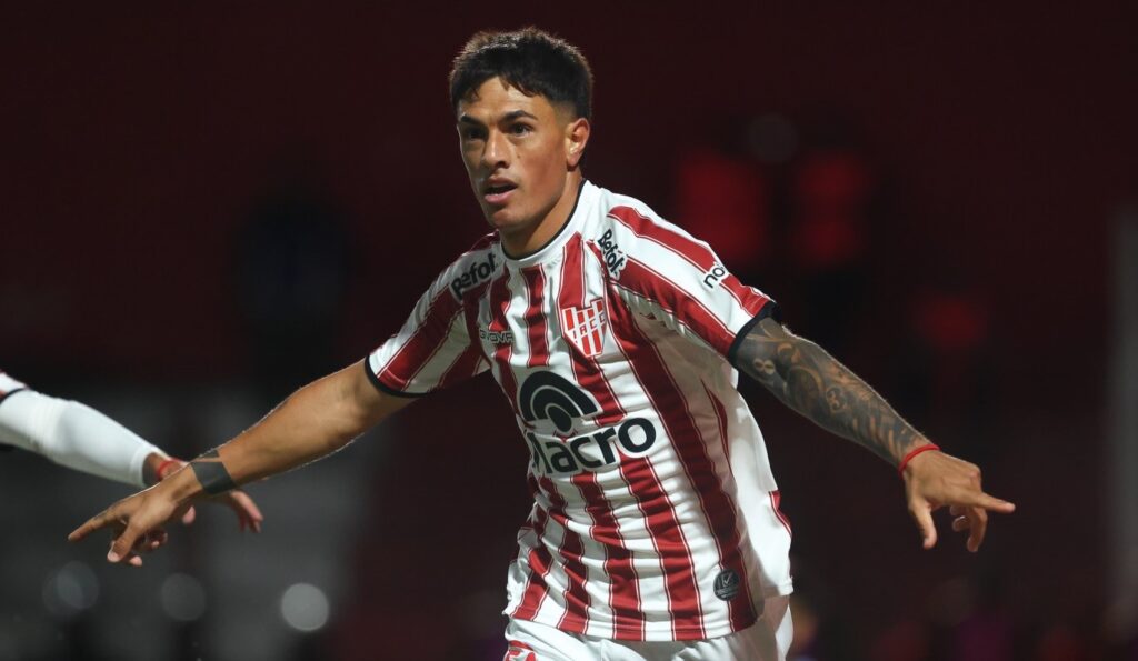 Instituto venció a Defensa y Justicia para acercarse a los puestos de Playoffs