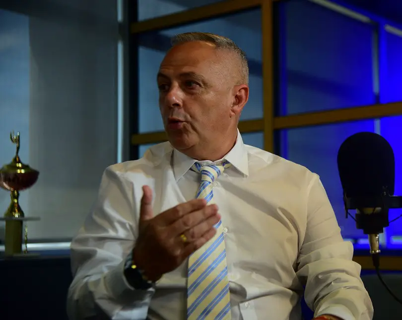 El estadio de Racing de Nueva Italia amaneció con pintadas contra su presidente