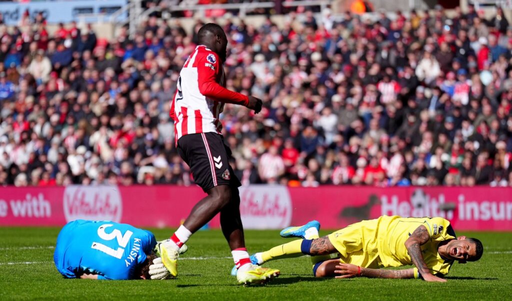 Preocupa la lesión del Cuti Romero sufrida en el partido que jugaba con el Tottenham