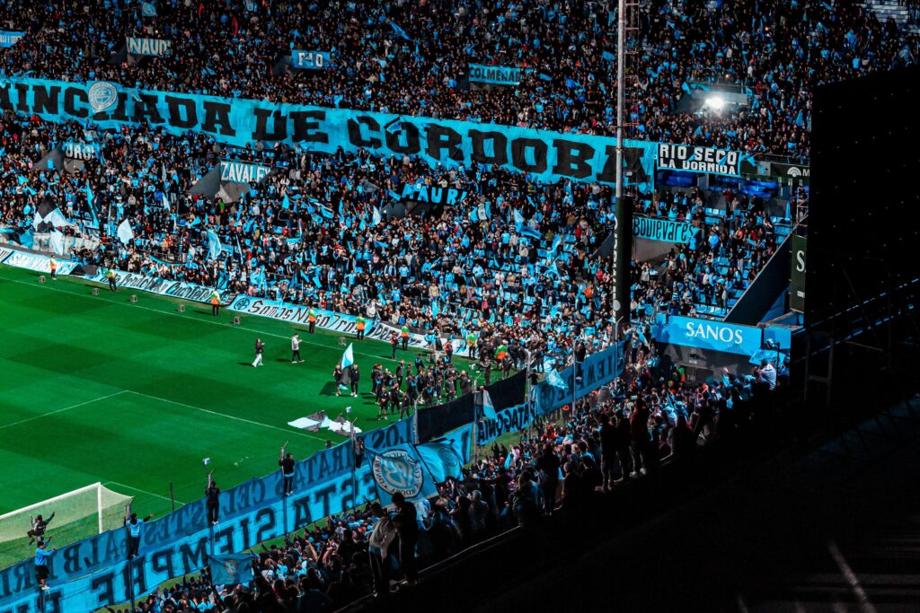 Belgrano tuvo su «Banderazo Gigante» en Alberdi