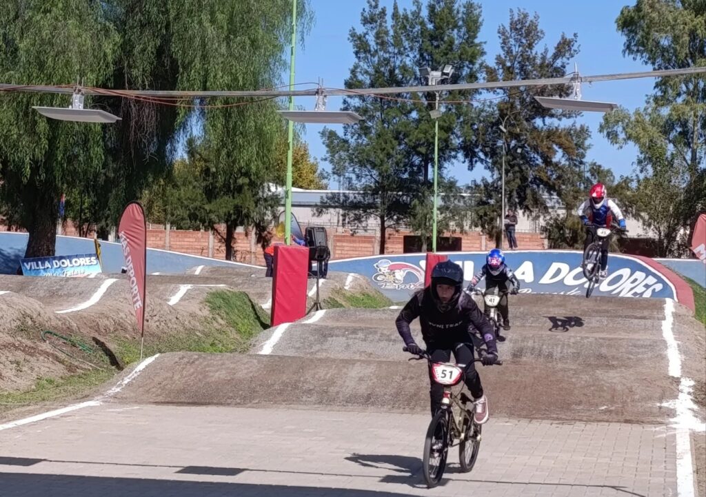 El BMX provincial volvió a llenar de adrenalina el Parque de la Vida en Villa Dolores