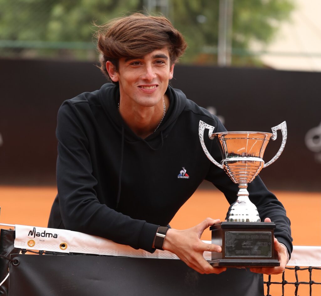 Juan Manuel La Serna es el campeón del AAT Challenger IEB+ edición Córdoba
