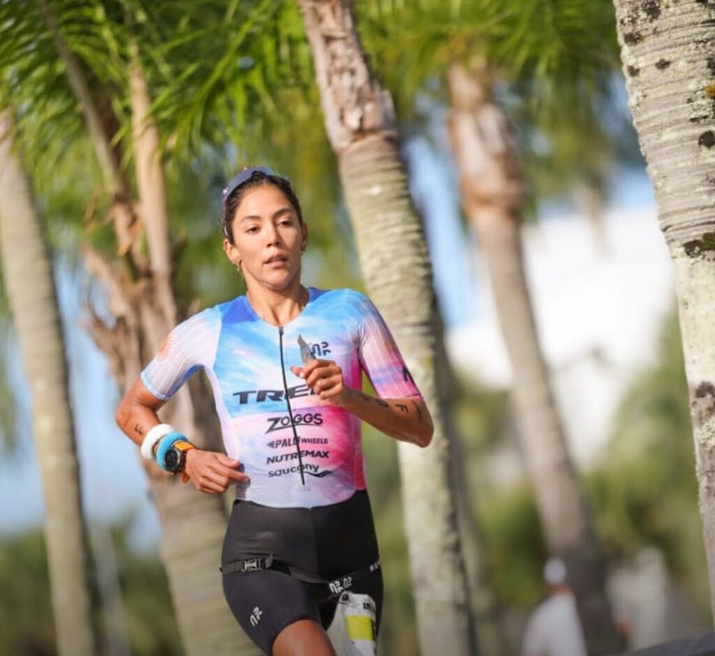 Histórico: Romina Biagioli Campeona del Ironman Brasil 2026 en su debut en la distancia