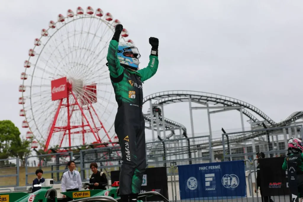 Victoria de Sacha Fenestraz en Suzuka