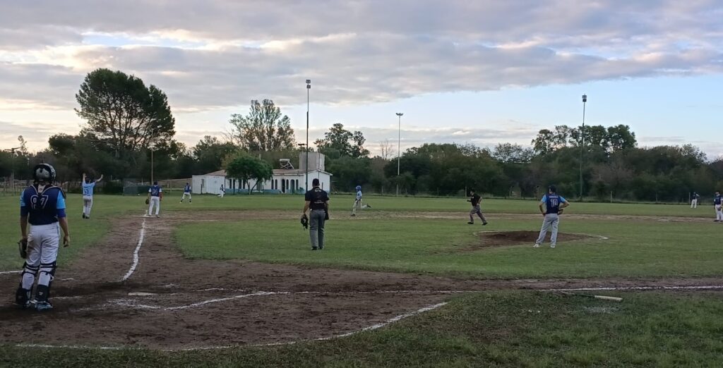 Frío intenso y béisbol caliente en el arranque de las fases decisivas